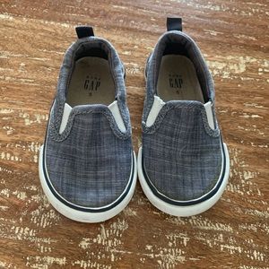 Toddler chambray slip on sneakers size 5